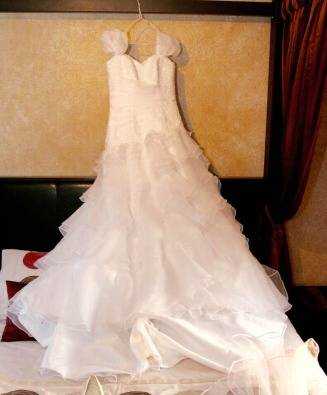 AMAZING Wedding Gown including Veil