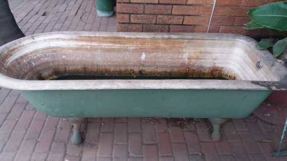 Antique Cast Iron Bath Tub for sale