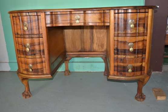 ANTIQUE KIDNEY SHAPE DESK