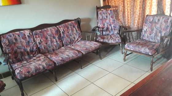 Antique lounge suite