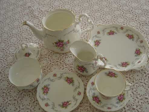 Antique Royal Albert complete set for 16 (56 pieces)