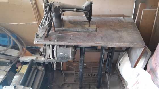 Antique Singer Sowing Machine