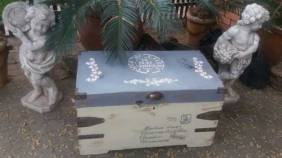 ANTIQUE TRUNK