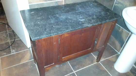 Antique washing table