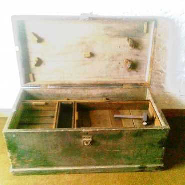 ANTIQUE ZAMBIAN TOOL CHEST.