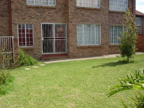 Apartment to rent in Higveld, Centurion. Two bedrooms, one bathroom.