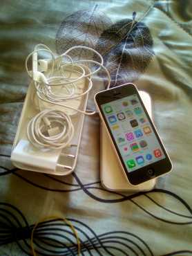 Apple iphone 5c 16gb for sell R2600