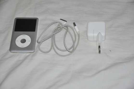 Apple ipod classic 160Gb with cable and original charger