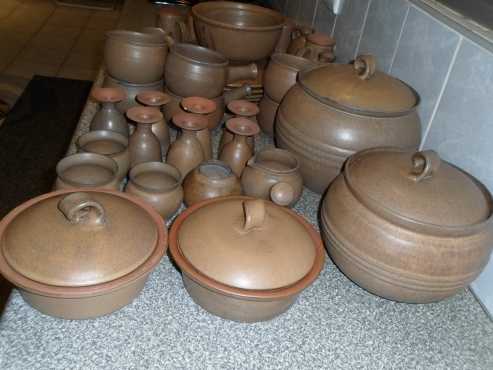 Argilla Pottery. Dinner Set.