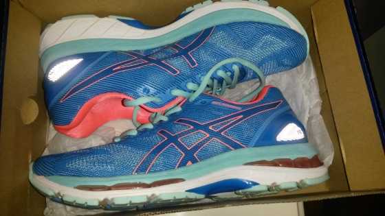 Asics Nimbus 19039s (SIZE 6)