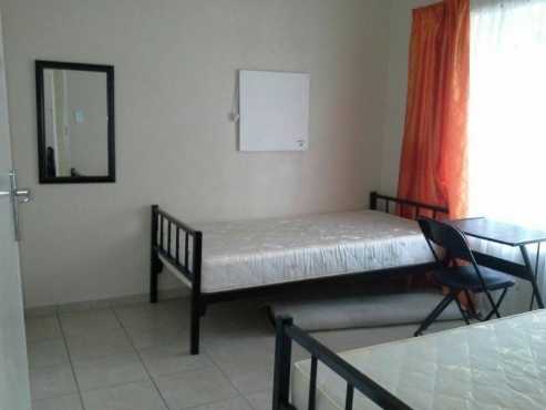 AUCKLAND PARK COMMUNE Dbl sharing for STUDENT immacualte house with DSTV AND Wi-Fi R2400