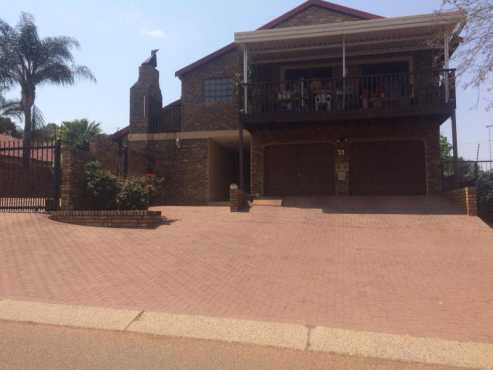 Auction - Guest House for Sale in Pierre Van Ryneveld