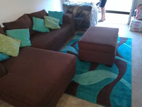 Awesome offer, corner couch with matching ottoman PLUS area rug and scatter cushions INCLUDED