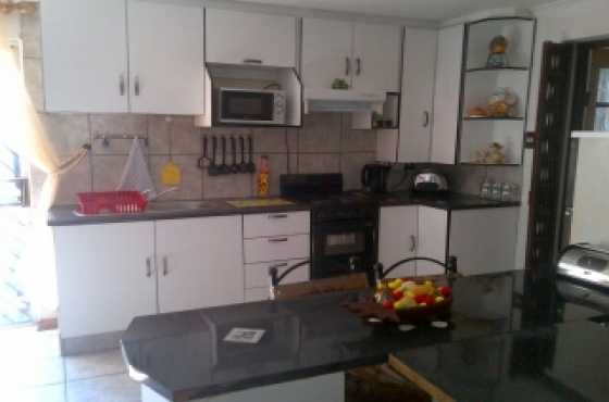 Bachelor flat furnished rent Boksburg Ravenswood