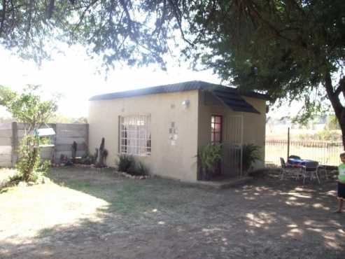 Bachelor flat on a plot in Mnandi, Centurion