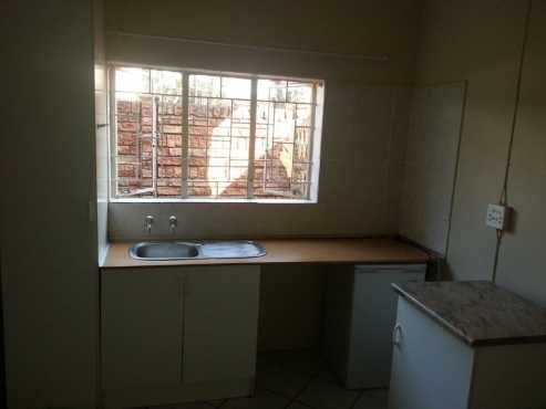 Bachelor flat to rent in Rietfontein