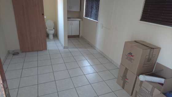 Bachelor flat to rent in Rietfontein