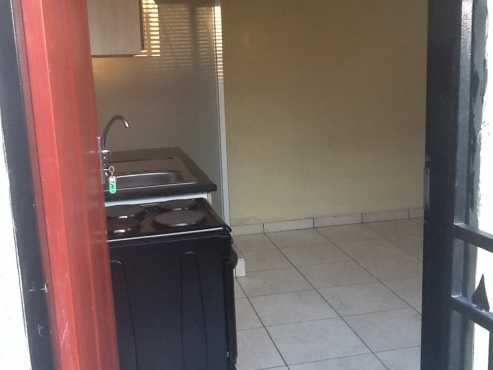 Bachelor for rent in ebony park