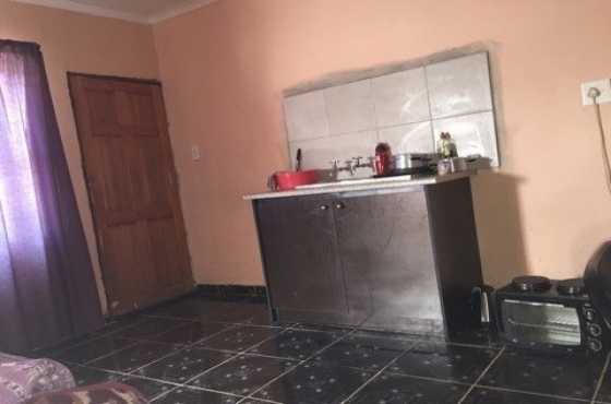 bachelor for rental in ebony park