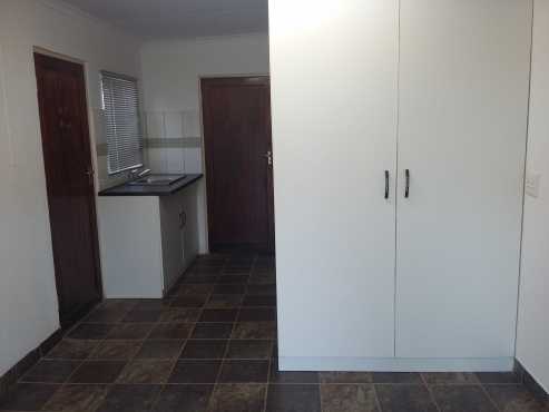 Bachelor pad for rent in Moreleta park