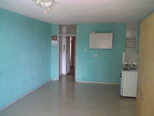 Bachelors Flat, Central Kempton Park.