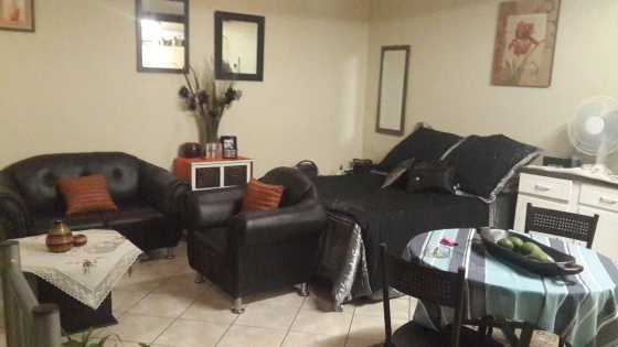 Bachelors flat for Tuks student. Close to medical and onderstepoort campus