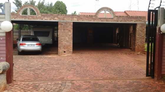 Bachelors Flat - Rooihuiskraal Centurion