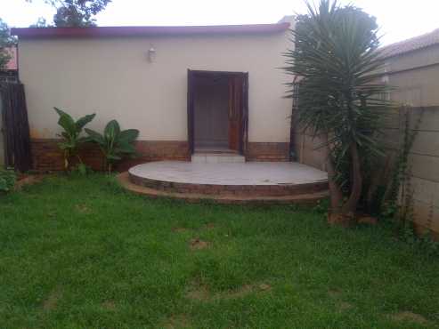 Bachelors gardenflat to rent