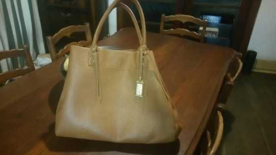 BAG FOR SALE (Forever New) ONLY R700.00 CONTACT   0824122473