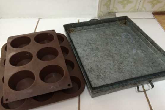 Baking pans with muffen moulds