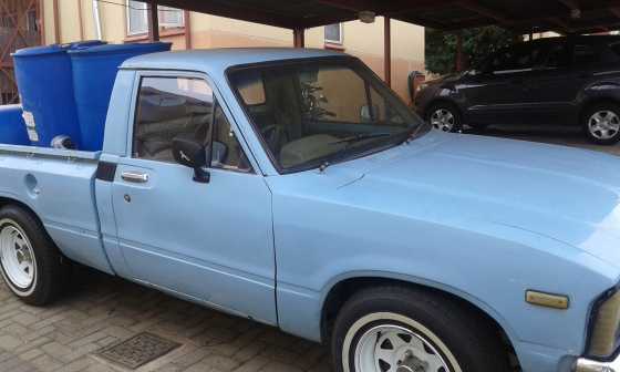 Bakkie Toyota, 1989 model. Champion gear