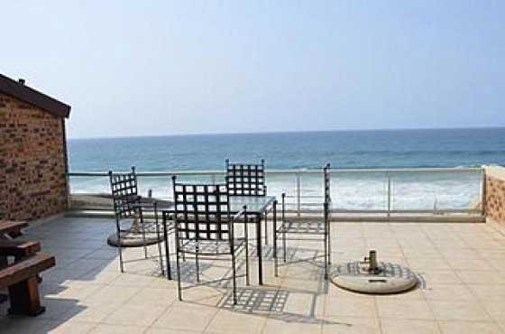 Ballito Le Rock holiday flat to rent R 1200 pn.Beach and ocean view