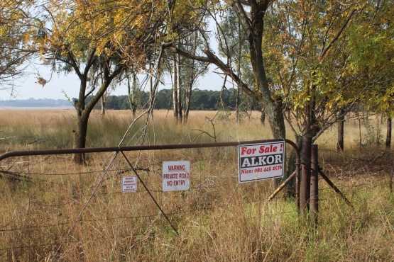 BAPSFONTEIN AREA(YZERARKFONTEIN)-EEDOF SALE-21 Ha UNDEVOPED FARM-R1.3 Mil