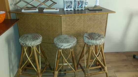 BAR amp 3 BAR CHAIRS FOR SALE