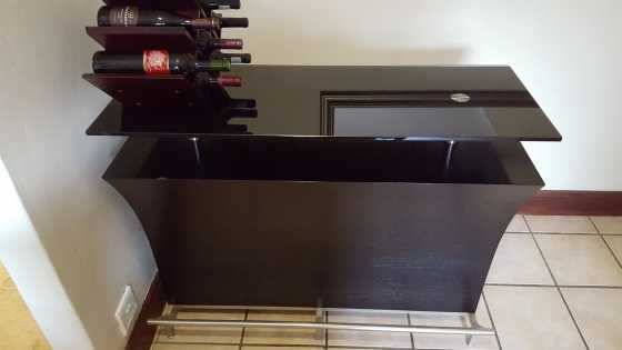 Bar counter with Glass top.