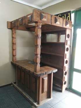 Bar for sale with four chairs