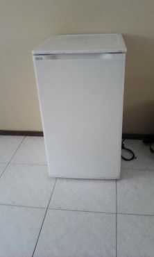 BAR FRIDGE MEDUIM SIZE FOR SALE