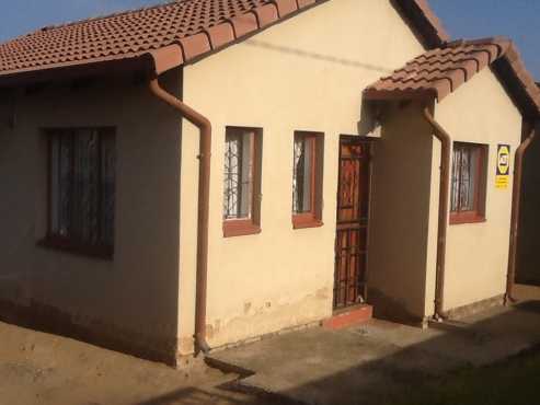 Bargain 3 bed house to rent in ebony park