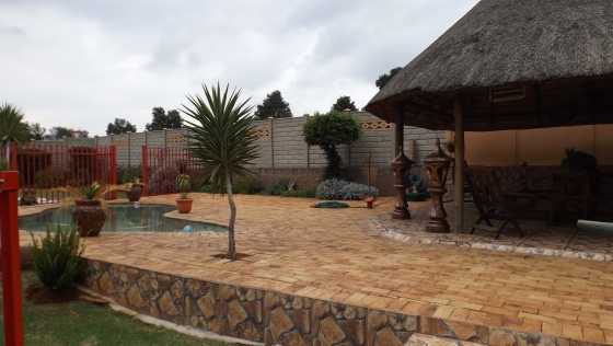 Bargain 3 Bedroom 2 Bathroom House for sale in Hillshaven, West Rand