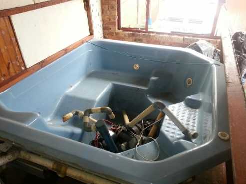 BARGAIN, 6 seater jacuzzi for sale