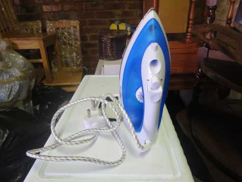 Basic Steam Iron 1400W