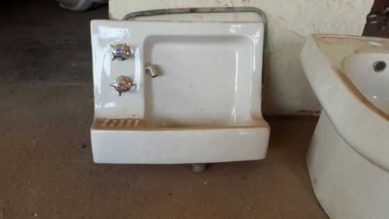 Basin for Guest Toilet including taps