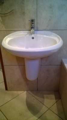 basin white with cover under