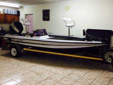 Bass boat 140 HP Yamaha Motor