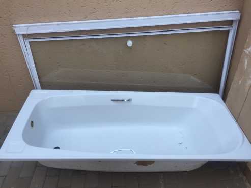 Bath tub and shower glass