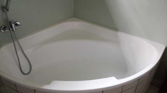 Bath tubs build in corner bathtubs