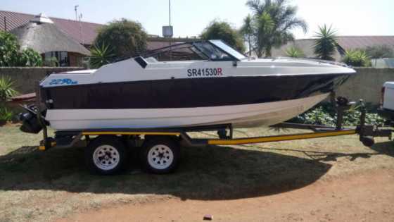 Bayliner 2250LX Cabin 5.7 V8 Mercruiser  Randfontein