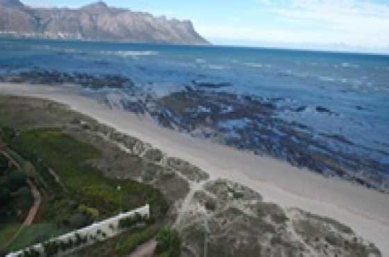 Beach Front Apartment - Strand Somerset West