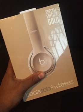 Beats by Dre solo 2 wireless ,Gold edition