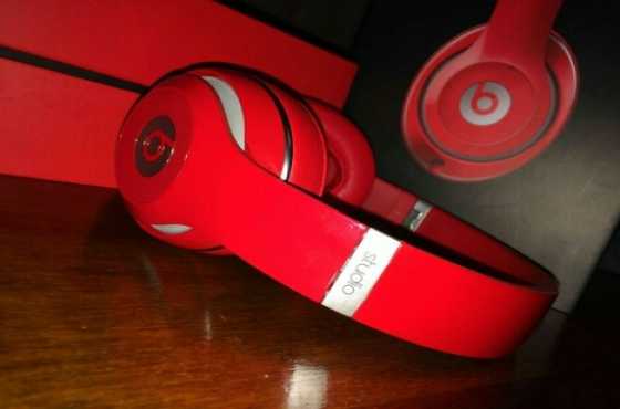 beats by dre studio 2.0 in excellent condition